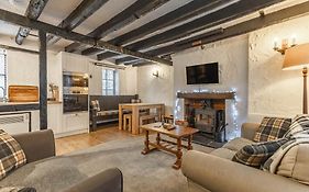 Entire 2 Bedroom Cottage In Whitby